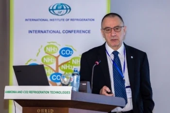 Alex Cohr Pachai presenting