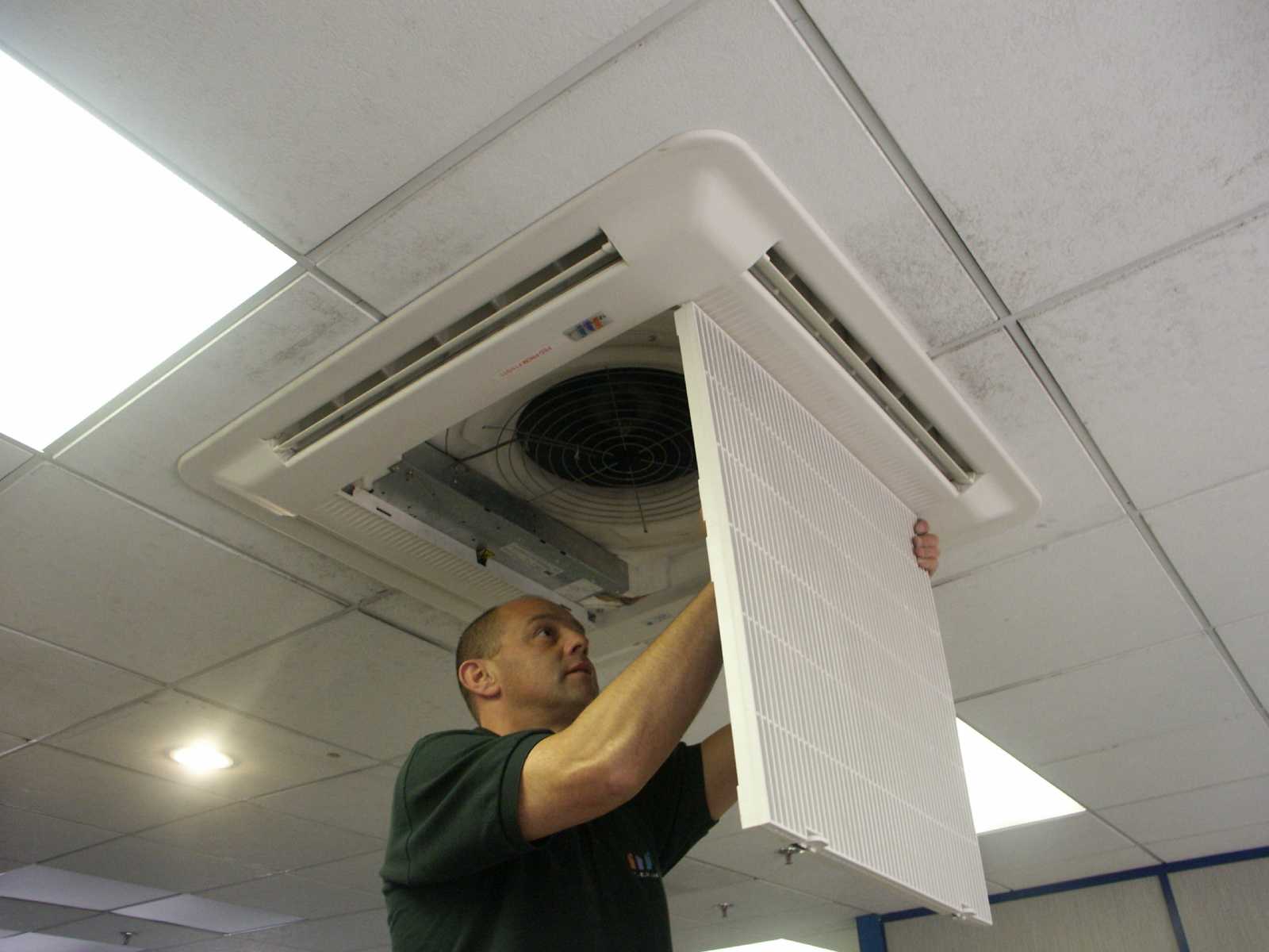 Cleaning aircon